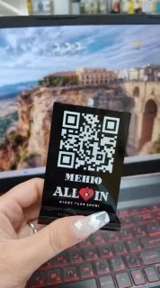 Видео настольной QR-стойки для электронного меню